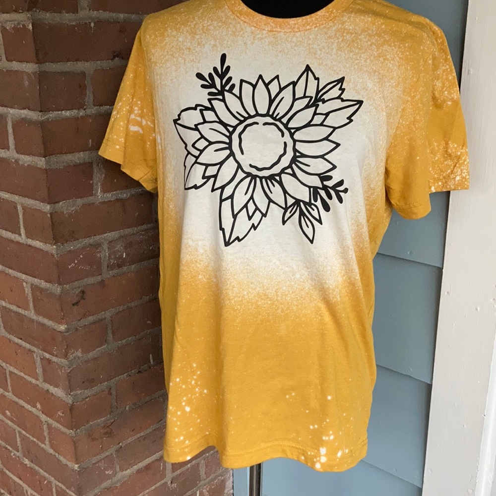 Women’s sized Medium M marigold colored top t-shirt Sunflower